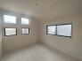 今からここを誰のお部屋にしようか、そんな洋室。大きさは5.3帖です。
