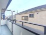 南向きで陽当たり良好なバルコニー。お洗濯物がすぐに乾きます。