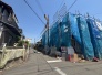 2号棟 戸建てが立ち並ぶ静かな住宅街。四季折々の移り変わりを感じながら自然と楽しみ、暮らす、そんな毎日を日々の中で感じられる住環境
