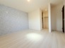 今からここを誰のお部屋にしようか、そんな洋室。大きさは7.5帖です。
