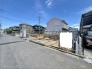 B号棟 6m幅員の道路に面しておりお車の運転が苦手な方でも安心して出入りいただけます。
