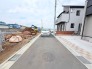 3号棟 前面道路は通り抜けができないため、交通量が少なく静かな住環境です。
