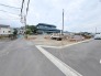 1号棟 戸建てが立ち並ぶ静かな住宅街。四季折々の移り変わりを感じながら自然と楽しみ、暮らす、そんな毎日を日々の中で感じられる住環境
