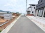 2号棟 戸建てが立ち並ぶ静かな住宅街。四季折々の移り変わりを感じながら自然と楽しみ、暮らす、そんな毎日を日々の中で感じられる住環境

