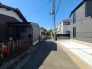 戸建てが立ち並ぶ静かな住宅街。四季折々の移り変わりを感じながら自然と楽しみ、暮らす、そんな毎日を日々の中で感じられる住環境
