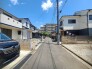 2号棟 戸建てが立ち並ぶ静かな住宅街。四季折々の移り変わりを感じながら自然と楽しみ、暮らす、そんな毎日を日々の中で感じられる住環境
