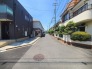2号棟 戸建てが立ち並ぶ静かな住宅街。四季折々の移り変わりを感じながら自然と楽しみ、暮らす、そんな毎日を日々の中で感じられる住環境

