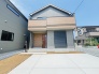 戸建てが立ち並ぶ静かな住宅街。四季折々の移り変わりを感じながら自然と楽しみ、暮らす、そんな毎日を日々の中で感じられる住環境
 10m