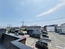 B号棟 窓から眺める風景は一日の疲れを癒すヒーリングを奏でる、心地の良い時間を演出してくれます。室内も重要ですが、周りの環境もマイホーム選びの大事なポイント
 2026/08/02m