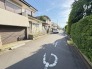 5m幅員の道路に面しておりお車の運転が苦手な方でも安心して出入りいただけます。
