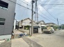 6m幅員の道路に面しておりお車の運転が苦手な方でも安心して出入りいただけます。
