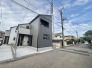戸建てが立ち並ぶ静かな住宅街。四季折々の移り変わりを感じながら自然と楽しみ、暮らす、そんな毎日を日々の中で感じられる住環境
