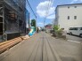 2号棟 戸建てが立ち並ぶ静かな住宅街。四季折々の移り変わりを感じながら自然と楽しみ、暮らす、そんな毎日を日々の中で感じられる住環境
