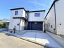 戸建てが立ち並ぶ静かな住宅街。四季折々の移り変わりを感じながら自然と楽しみ、暮らす、そんな毎日を日々の中で感じられる住環境

