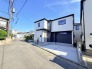 戸建てが立ち並ぶ静かな住宅街。四季折々の移り変わりを感じながら自然と楽しみ、暮らす、そんな毎日を日々の中で感じられる住環境
