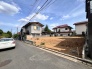 旧大手分譲地内の区画が整った住宅地内の立地です。