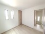 C号棟 北西側洋室4.5帖：
衣類の整理整頓に嬉しいクローゼット付きのお部屋。お子様のお部屋としても便利です。
