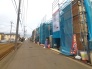 B号棟 前面道路は広く、駐車がしやすいです。