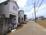 B号棟 6m幅員の道路に面しておりお車の運転が苦手な方でも安心して出入りいただけます。

