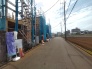 A号棟 6m幅員の道路に面しておりお車の運転が苦手な方でも安心して出入りいただけます。
