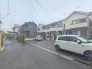 前面道路は周辺住民以外の交通が無く、安全で静かな住環境が保たれやすい立地です。