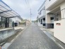 戸建てが立ち並ぶ静かな住宅街。四季折々の移り変わりを感じながら自然と楽しみ、暮らす、そんな毎日を日々の中で感じられる住環境
