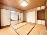 和室があるとやはりどこか心落ち着いてしまいます。客間としてもちょうど良い6帖。
