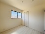 衣類の整理整頓に嬉しいクローゼット付きのお部屋。お子様のお部屋としても便利です。
