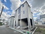A号棟 前面道路は通り抜けができないため、交通量が少なく静かな住環境です。

