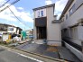 A号棟 戸建てが立ち並ぶ静かな住宅街。四季折々の移り変わりを感じながら自然と楽しみ、暮らす、そんな毎日を日々の中で感じられる住環境

