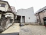 戸建てが立ち並ぶ静かな住宅街。四季折々の移り変わりを感じながら自然と楽しみ、暮らす、そんな毎日を日々の中で感じられる住環境
