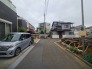 戸建てが立ち並ぶ静かな住宅街。四季折々の移り変わりを感じながら自然と楽しみ、暮らす、そんな毎日を日々の中で感じられる住環境
