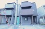 戸建てが立ち並ぶ静かな住宅街。四季折々の移り変わりを感じながら自然と楽しみ、暮らす、そんな毎日を日々の中で感じられる住環境
