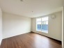 1号棟 窓から眺める風景は一日の疲れを癒すヒーリングを奏でる、心地の良い時間を演出してくれます。室内も重要ですが、周りの環境もマイホーム選びの大事なポイント
 2026/06/04m
