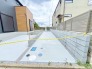 2号棟 前面道路は広く、駐車がしやすいです。駐車スペース2台分ございます。
 2026/06/04m