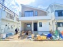 2号棟 戸建てが立ち並ぶ静かな住宅街。四季折々の移り変わりを感じながら自然と楽しみ、暮らす、そんな毎日を日々の中で感じられる住環境
