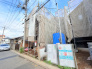 2号棟 戸建てが立ち並ぶ静かな住宅街。四季折々の移り変わりを感じながら自然と楽しみ、暮らす、そんな毎日を日々の中で感じられる住環境
