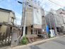 2号棟 戸建てが立ち並ぶ静かな住宅街。四季折々の移り変わりを感じながら自然と楽しみ、暮らす、そんな毎日を日々の中で感じられる住環境

