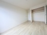 1号棟 今からここを誰のお部屋にしようか、そんな洋室。大きさは6.75帖です。
 2026/08/10m