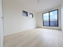 1号棟 今からここを誰のお部屋にしようか、そんな洋室。大きさは6.75帖です。
 2026/08/10m