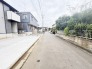 5m幅員の道路に面しておりお車の運転が苦手な方でも安心して出入りいただけます。
