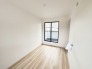 今からここを誰のお部屋にしようか、そんな洋室。大きさは5帖です。
