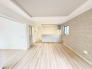 いつも家族の集まるリビングは広々とした17帖。通風・採光にも優れ、心安らぐ風と光がたえない空間。汎用性に富んだ居住スペースと、高揚感さえも与えてくれる住空間です。
