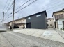 戸建てが立ち並ぶ静かな住宅街。四季折々の移り変わりを感じながら自然と楽しみ、暮らす、そんな毎日を日々の中で感じられる住環境
