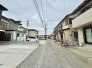 前面道路は通り抜けができないため、交通量が少なく静かな住環境です。
 10m