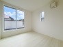 今からここを誰のお部屋にしようか、そんな洋室。大きさは4.5帖です。
