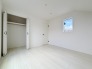 今からここを誰のお部屋にしようか、そんな洋室。大きさは6.125帖です。
