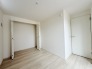 今からここを誰のお部屋にしようか、そんな洋室。大きさは5.3帖です。
