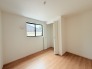 今からここを誰のお部屋にしようか、そんな洋室。大きさは5.1帖です。
