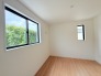 今からここを誰のお部屋にしようか、そんな洋室。大きさは5.2帖です。
